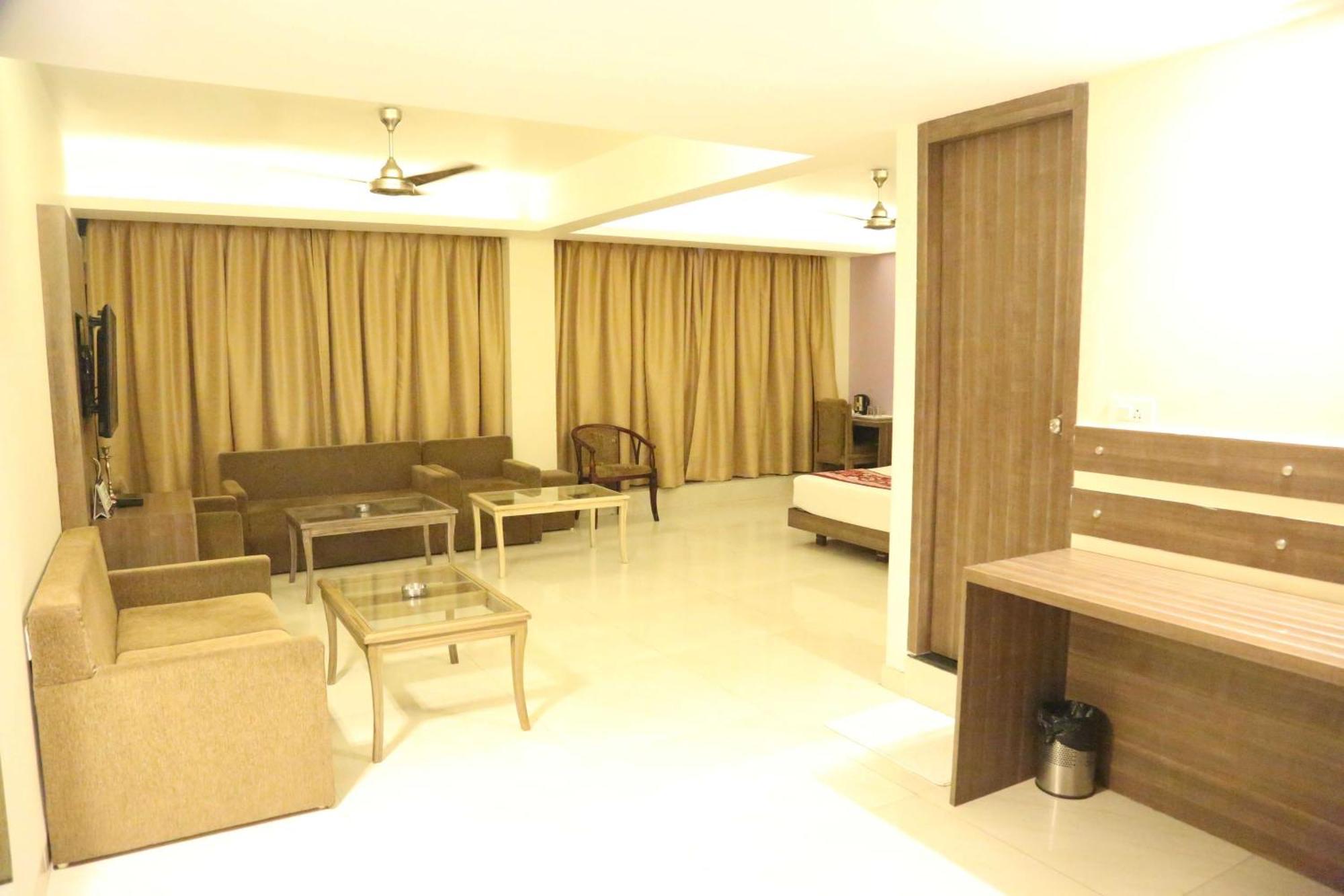 Palette Hotel Nisarga By Sunday Bhopal Exterior foto